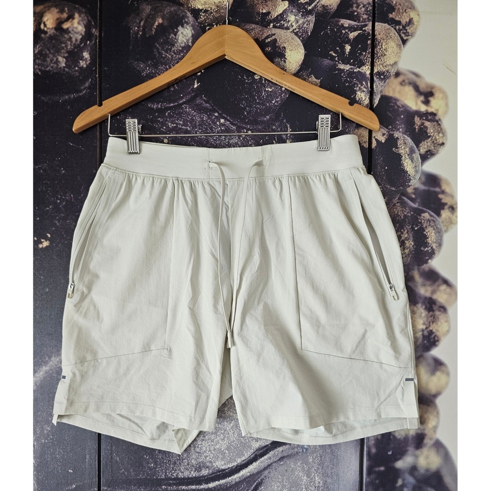 Lululemon Lab License to Train LT/98 Athletic Shorts Bone Gray LM7BHNS Size M